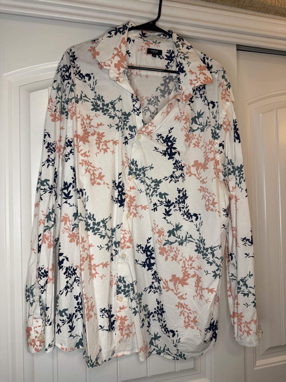 Express Men's White Button-Down Shirt with Peach & Navy Floral Print